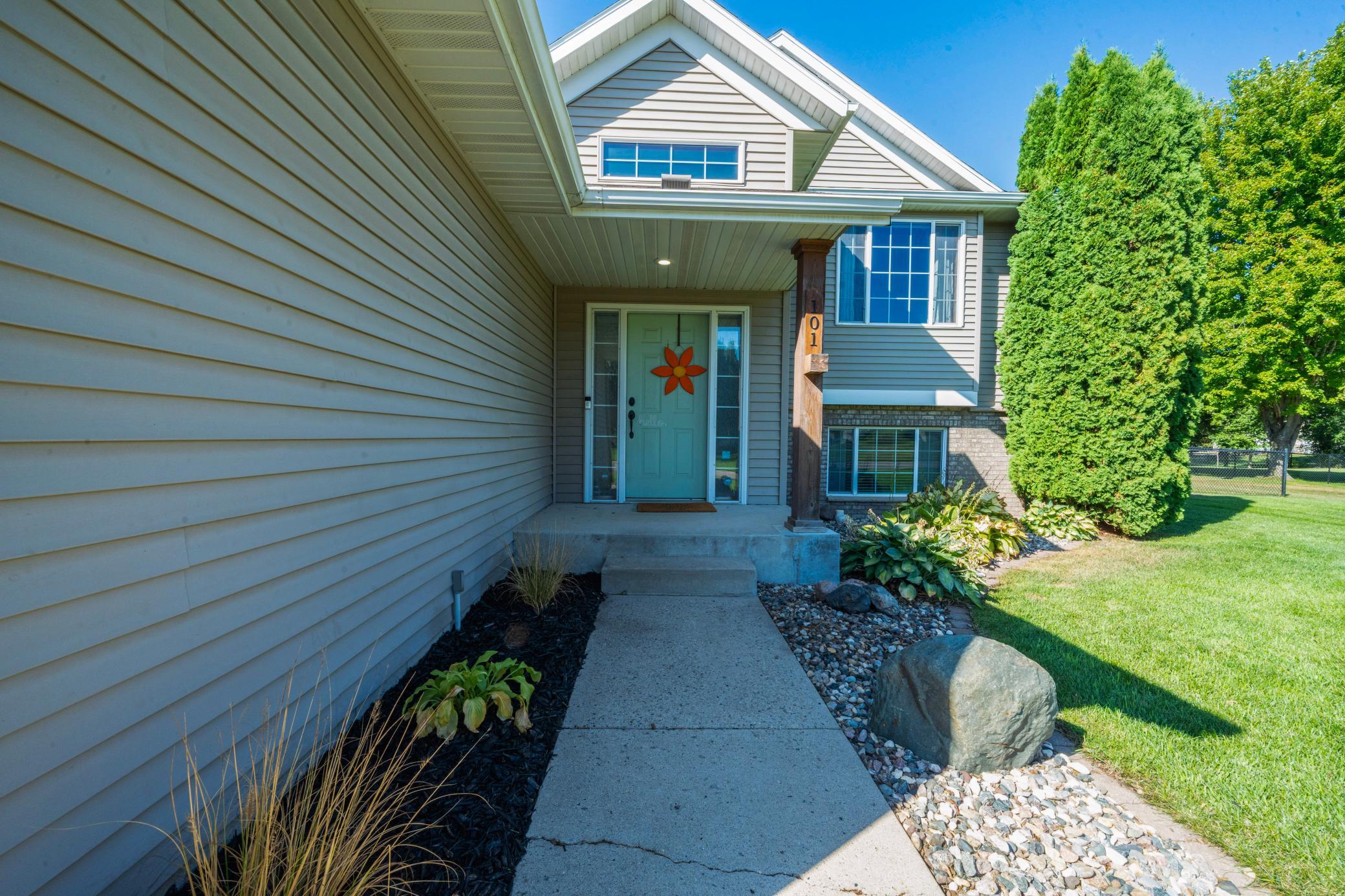 2001 single family home for sale at 101 Glenn Road NW in Alexandria, MN — 4 bed, 2 bath (photo 13 of 13)