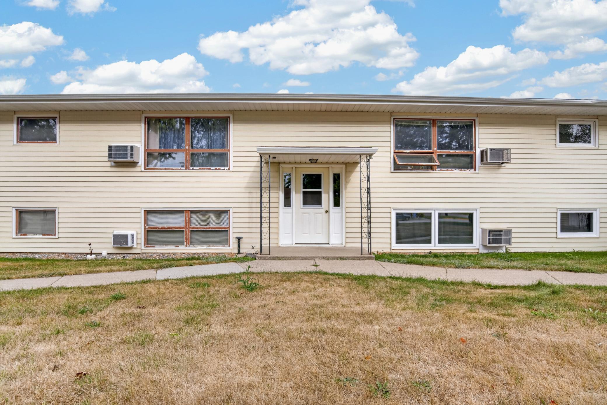 1967 single family home for sale at 224 5th Avenue NE, Unit 8 in Valley City, ND — 2 bed, 1 bath (photo 2 of 15)