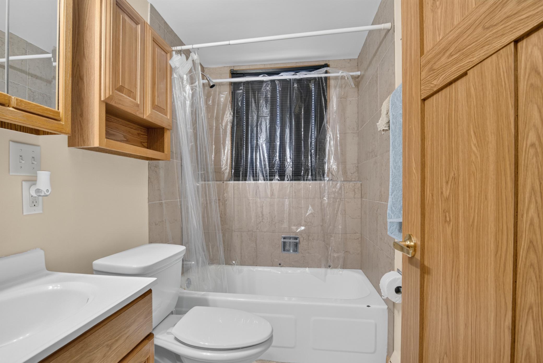 1967 single family home for sale at 224 5th Avenue NE, Unit 8 in Valley City, ND — 2 bed, 1 bath (photo 11 of 15)