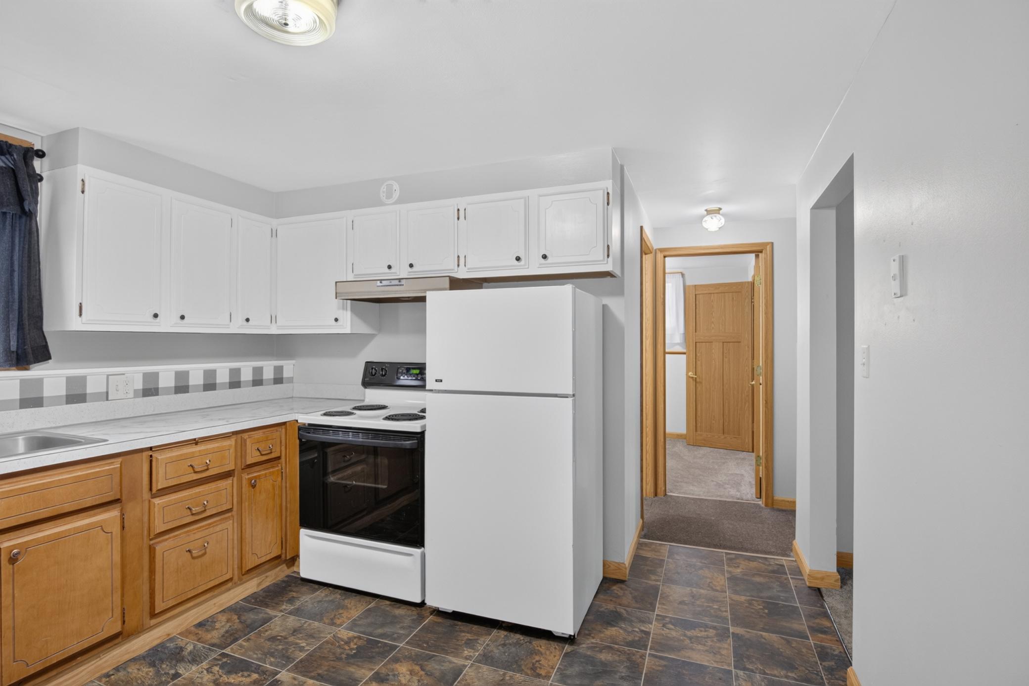 1967 single family home for sale at 224 5th Avenue NE, Unit 8 in Valley City, ND — 2 bed, 1 bath (photo 7 of 15)