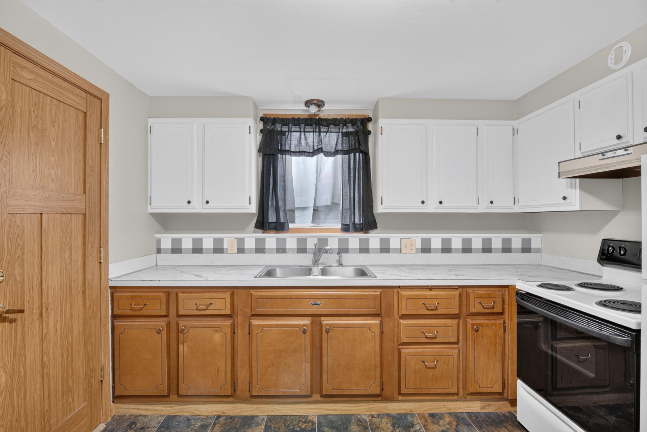 1967 single family home for sale at 224 5th Avenue NE, Unit 8 in Valley City, ND — 2 bed, 1 bath (photo 8 of 15)