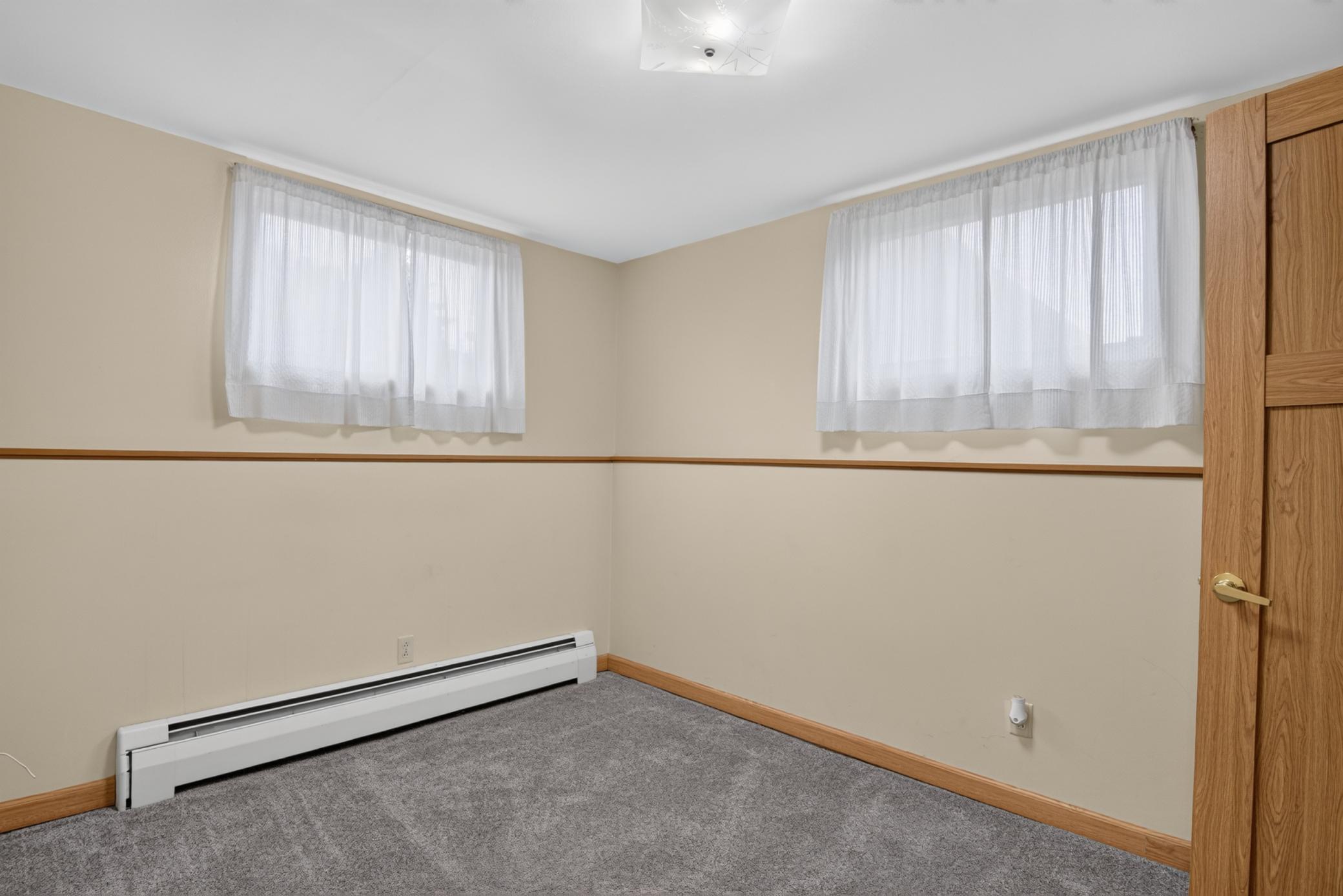 1967 single family home for sale at 224 5th Avenue NE, Unit 8 in Valley City, ND — 2 bed, 1 bath (photo 9 of 15)