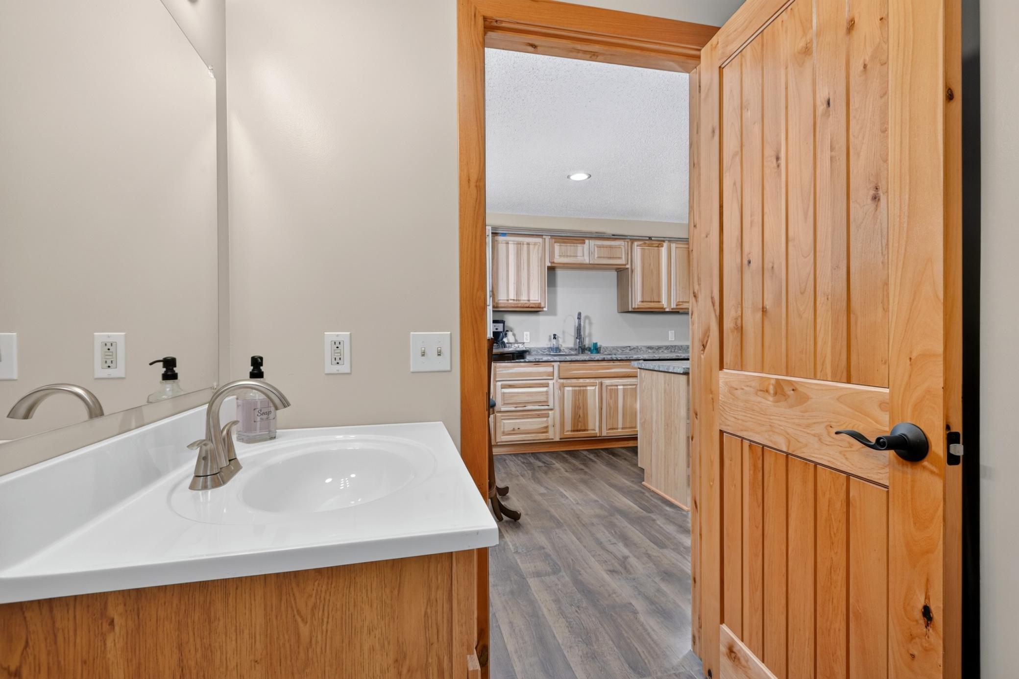 1976 townhouse for sale at 402 Quadna Mountain Road in Hill City, MN — 2 bed, 3 bath (photo 20 of 32)