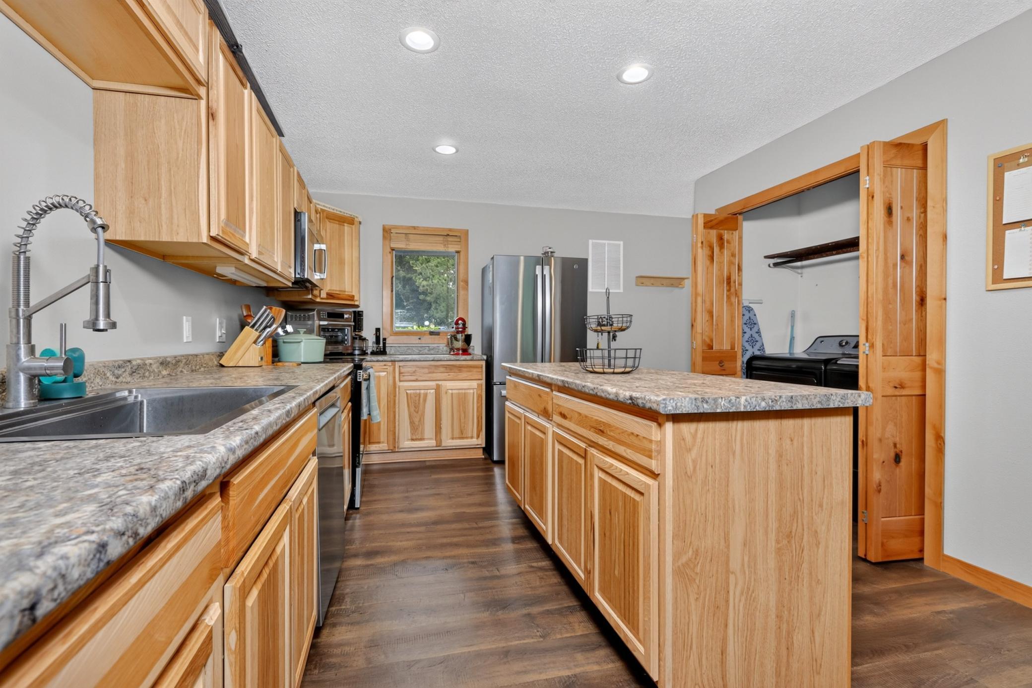 1976 townhouse for sale at 402 Quadna Mountain Road in Hill City, MN — 2 bed, 3 bath (photo 3 of 32)