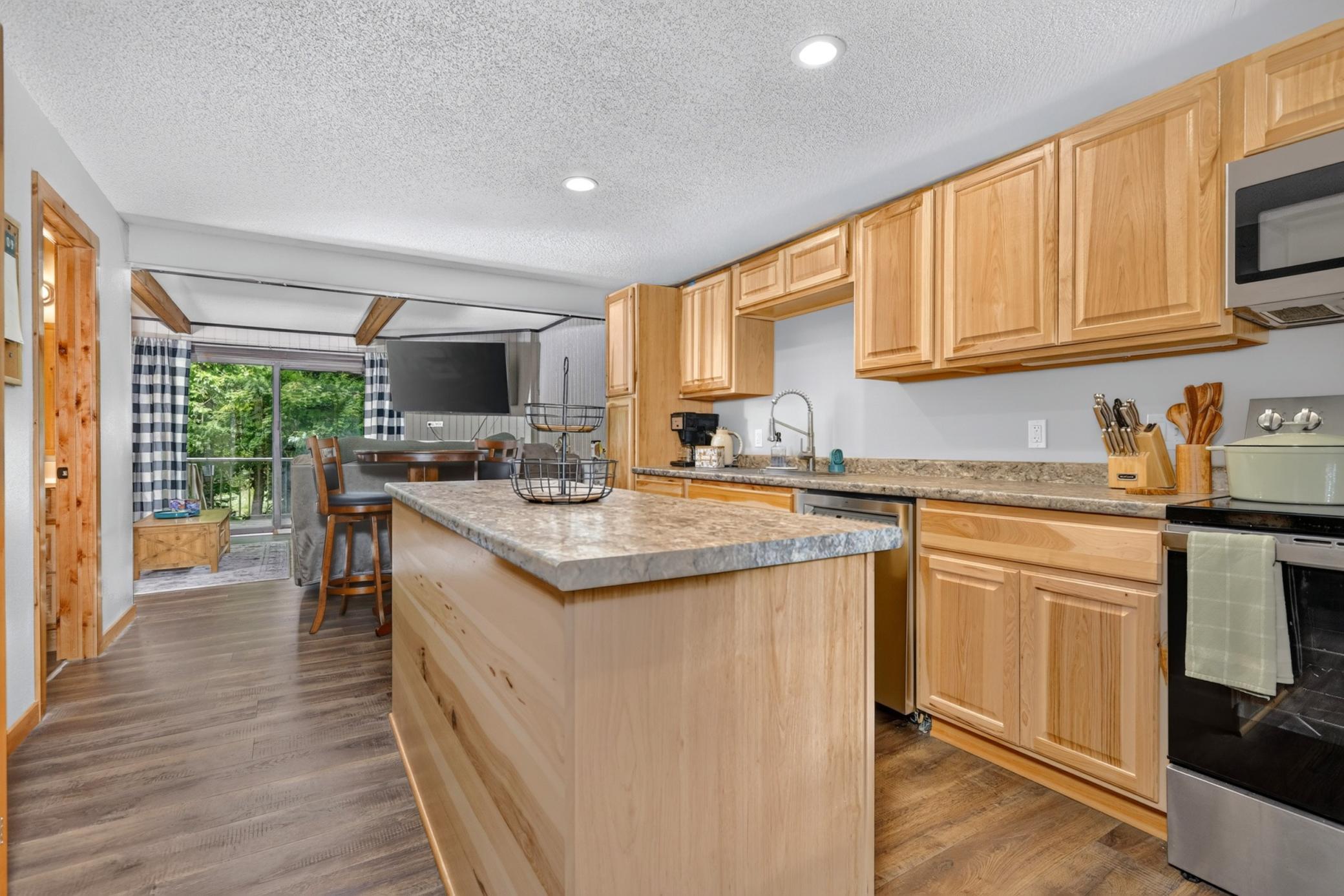 1976 townhouse for sale at 402 Quadna Mountain Road in Hill City, MN — 2 bed, 3 bath (photo 23 of 32)