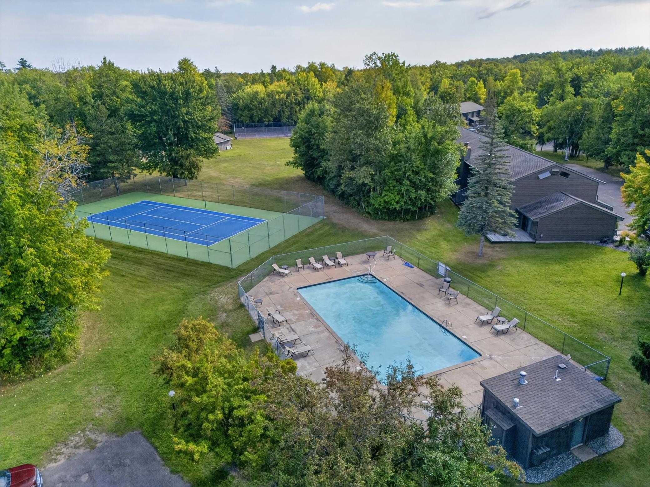 1976 townhouse for sale at 402 Quadna Mountain Road in Hill City, MN — 2 bed, 3 bath (photo 7 of 32)