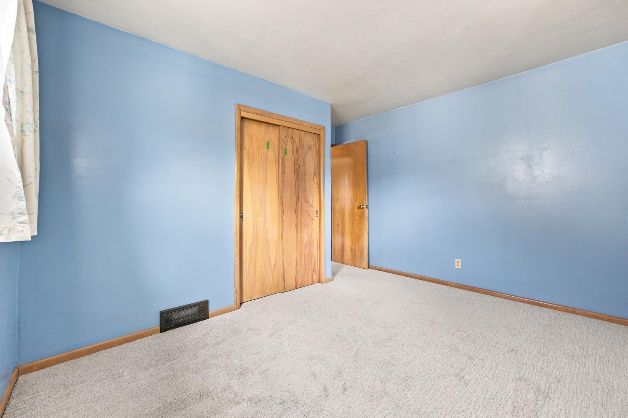 1959 single family home for sale at 1713 17th Street S in Fargo, ND — 4 bed, 2 bath (photo 11 of 28)