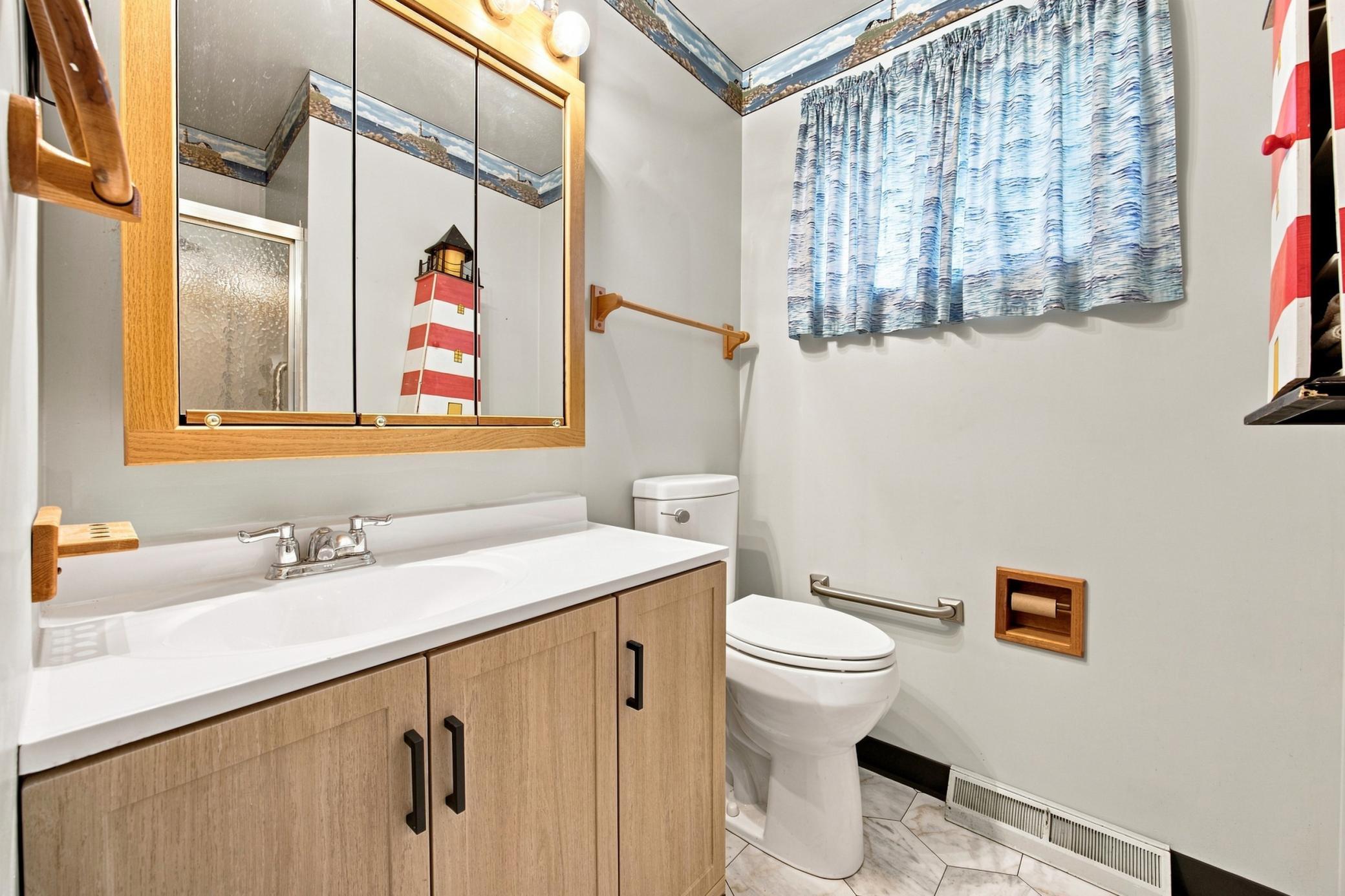 1959 single family home for sale at 1713 17th Street S in Fargo, ND — 4 bed, 2 bath (photo 14 of 28)