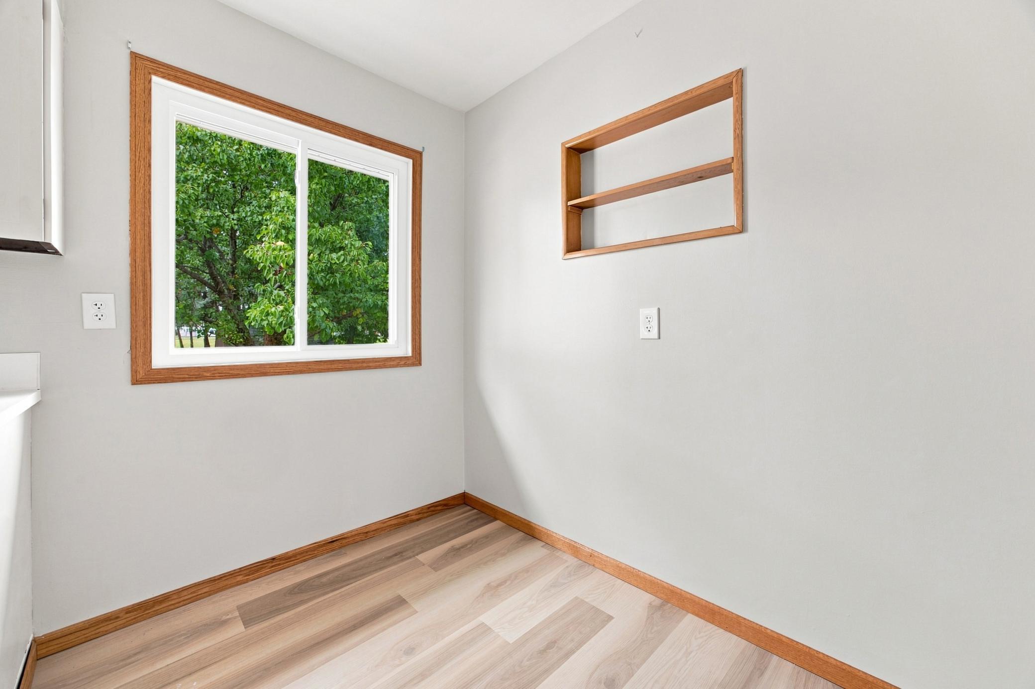 1959 single family home for sale at 1713 17th Street S in Fargo, ND — 4 bed, 2 bath (photo 15 of 28)