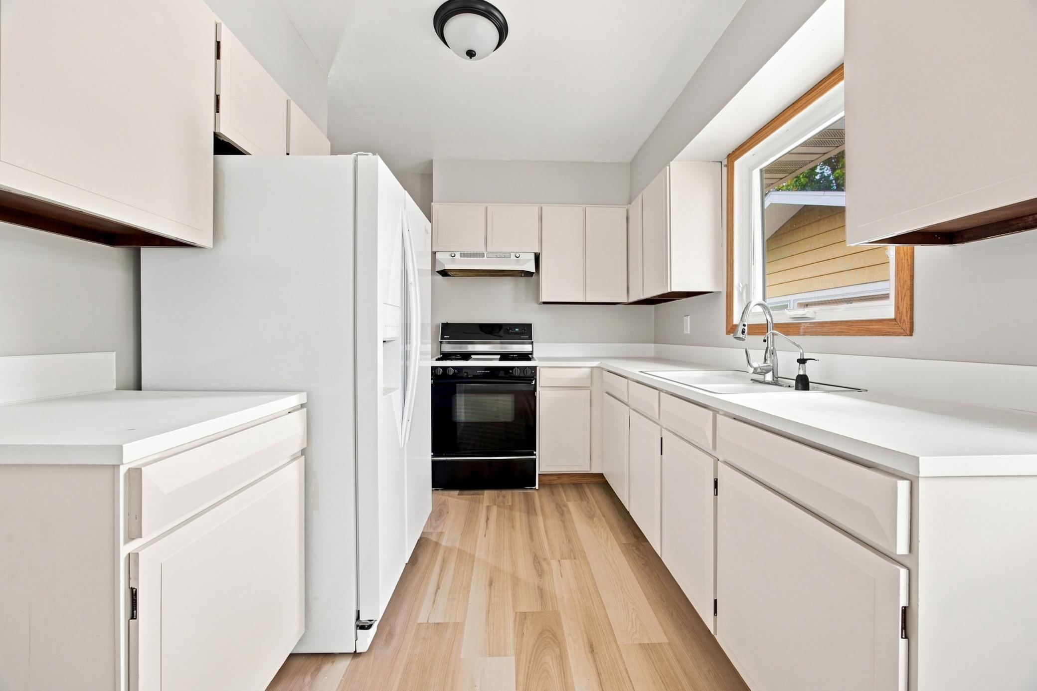1959 single family home for sale at 1713 17th Street S in Fargo, ND — 4 bed, 2 bath (photo 16 of 28)