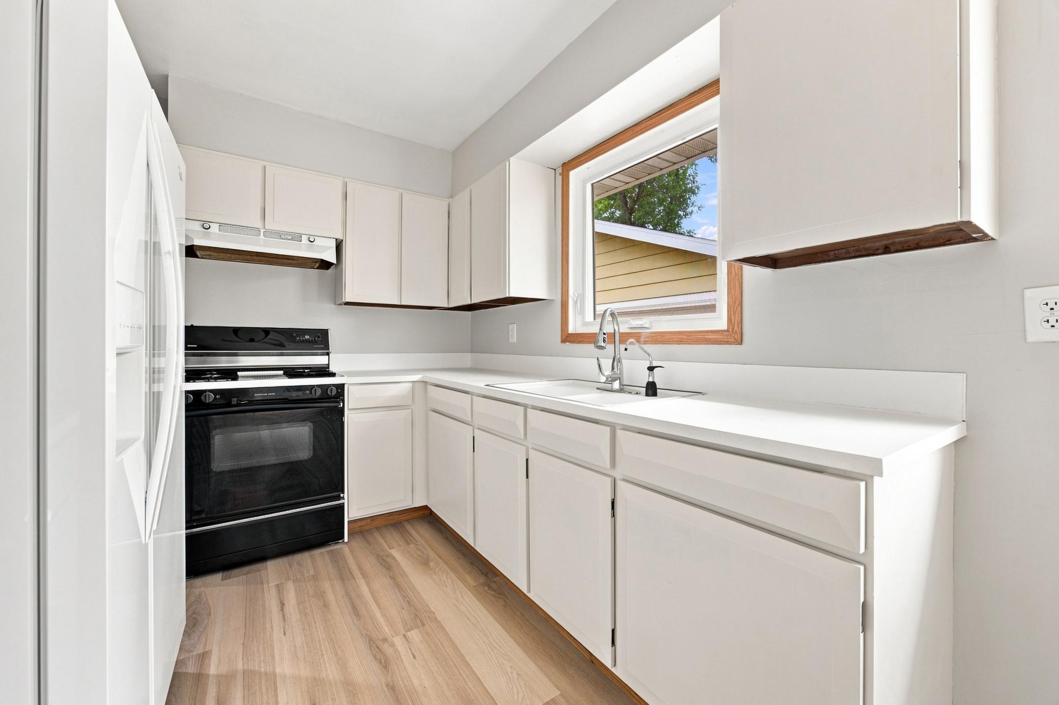 1959 single family home for sale at 1713 17th Street S in Fargo, ND — 4 bed, 2 bath (photo 17 of 28)