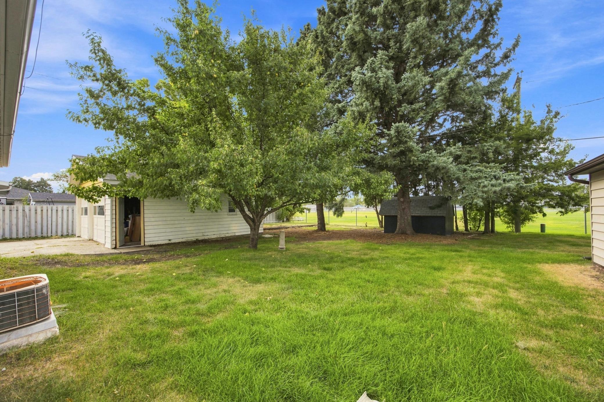1959 single family home for sale at 1713 17th Street S in Fargo, ND — 4 bed, 2 bath (photo 25 of 28)