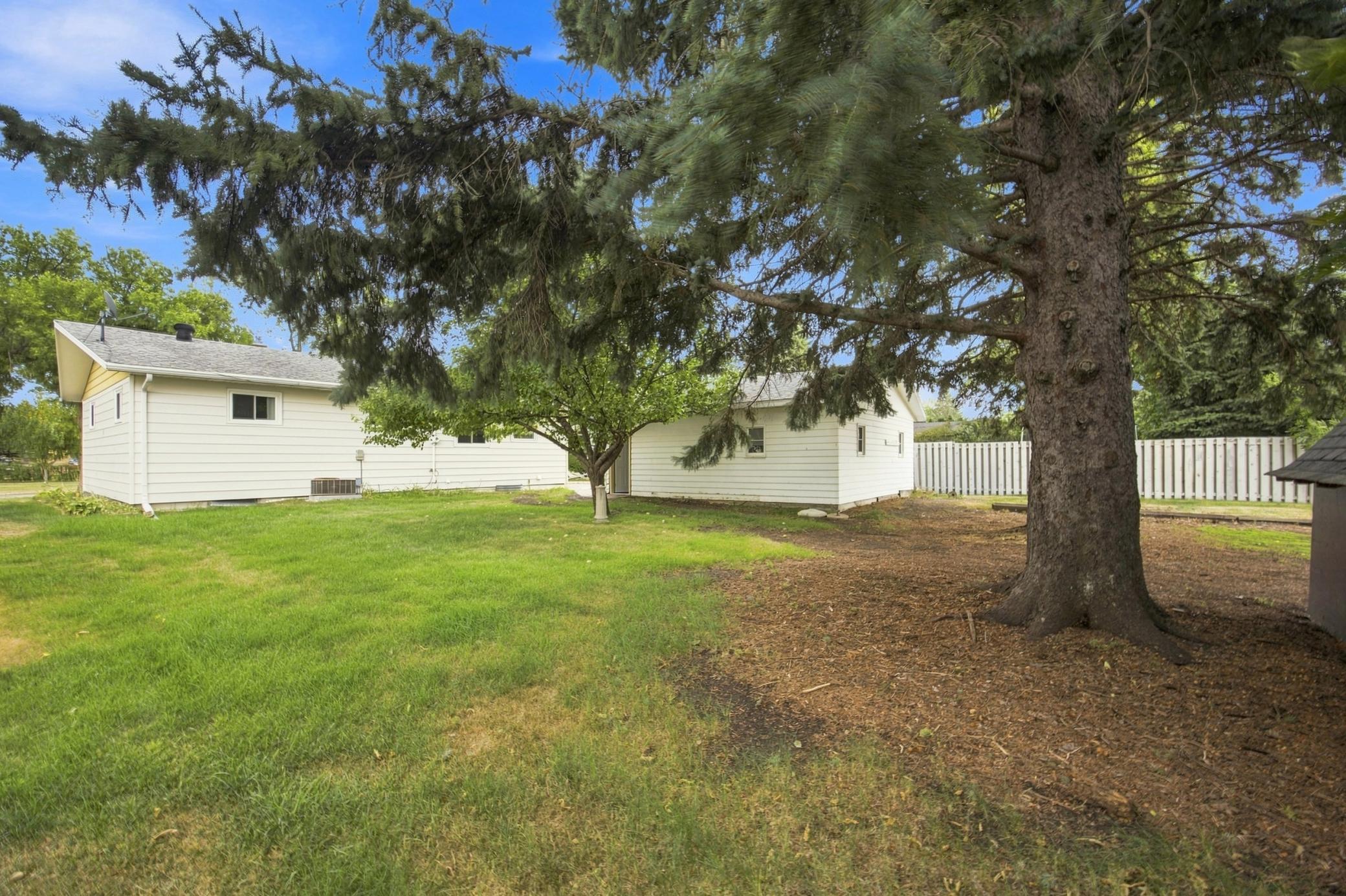 1959 single family home for sale at 1713 17th Street S in Fargo, ND — 4 bed, 2 bath (photo 26 of 28)