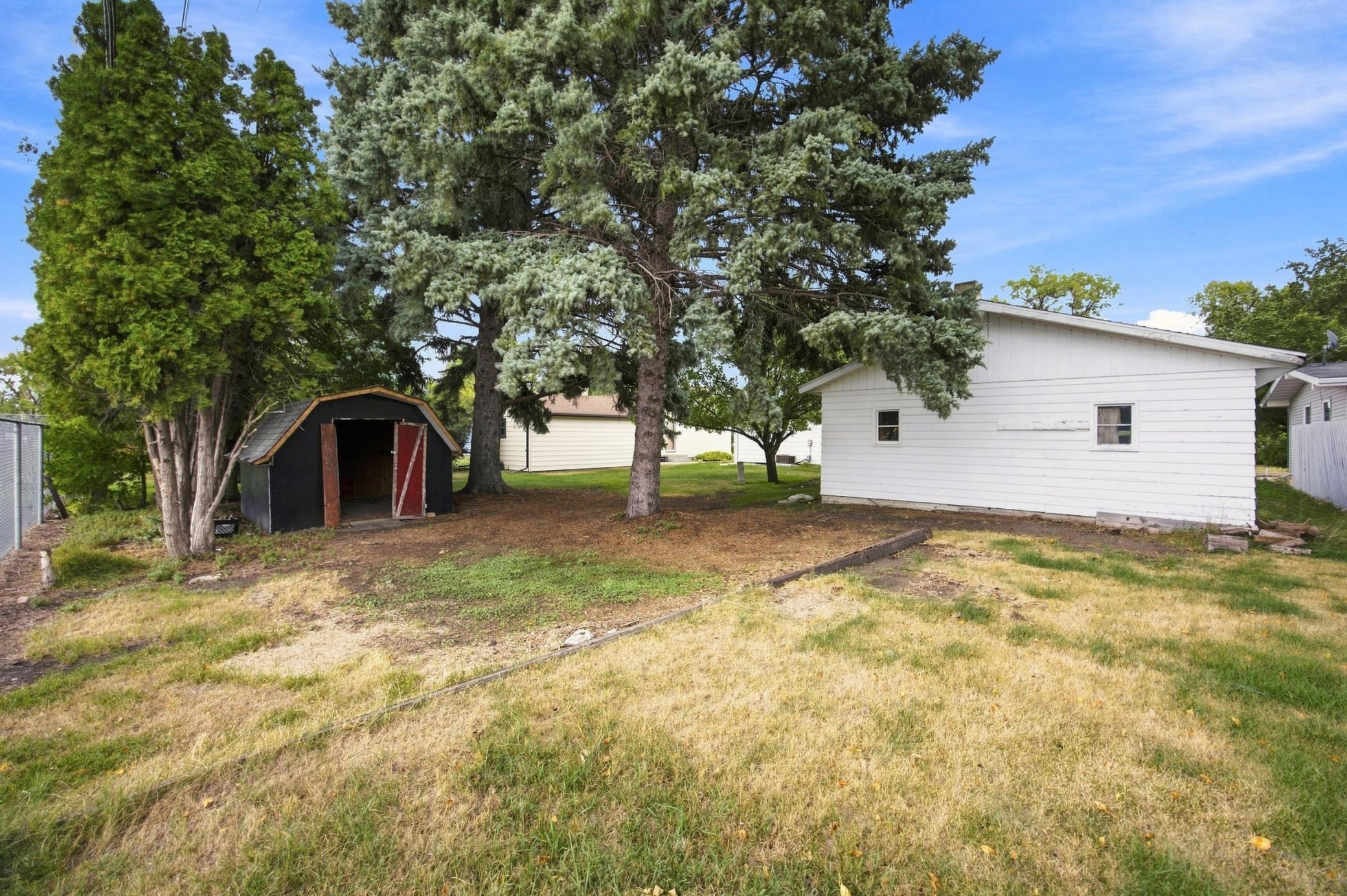 1959 single family home for sale at 1713 17th Street S in Fargo, ND — 4 bed, 2 bath (photo 27 of 28)