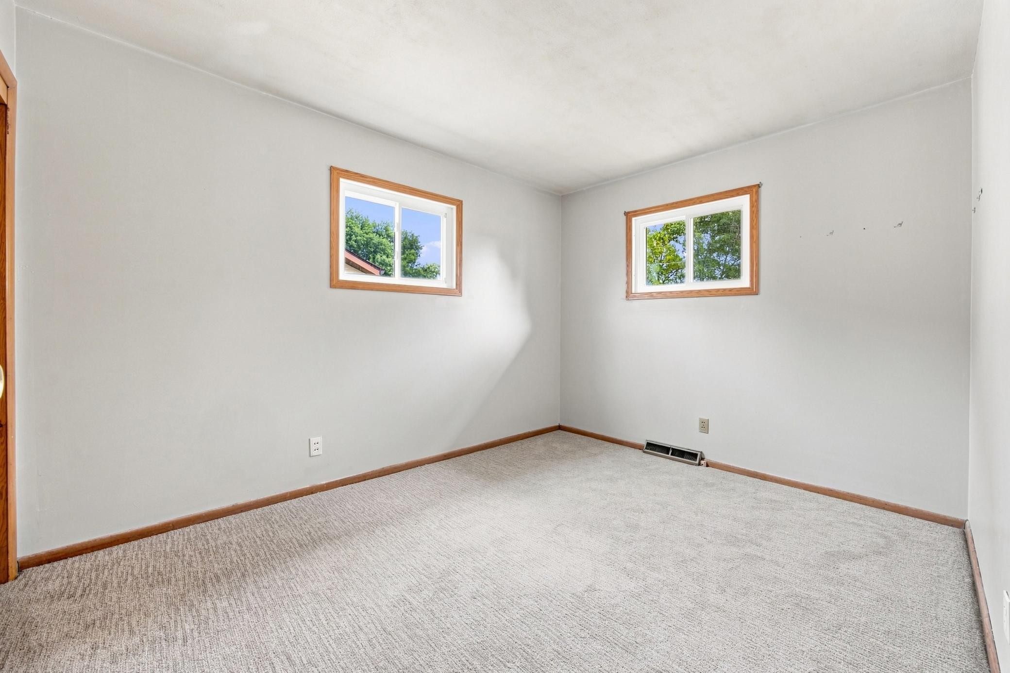 1959 single family home for sale at 1713 17th Street S in Fargo, ND — 4 bed, 2 bath (photo 8 of 28)