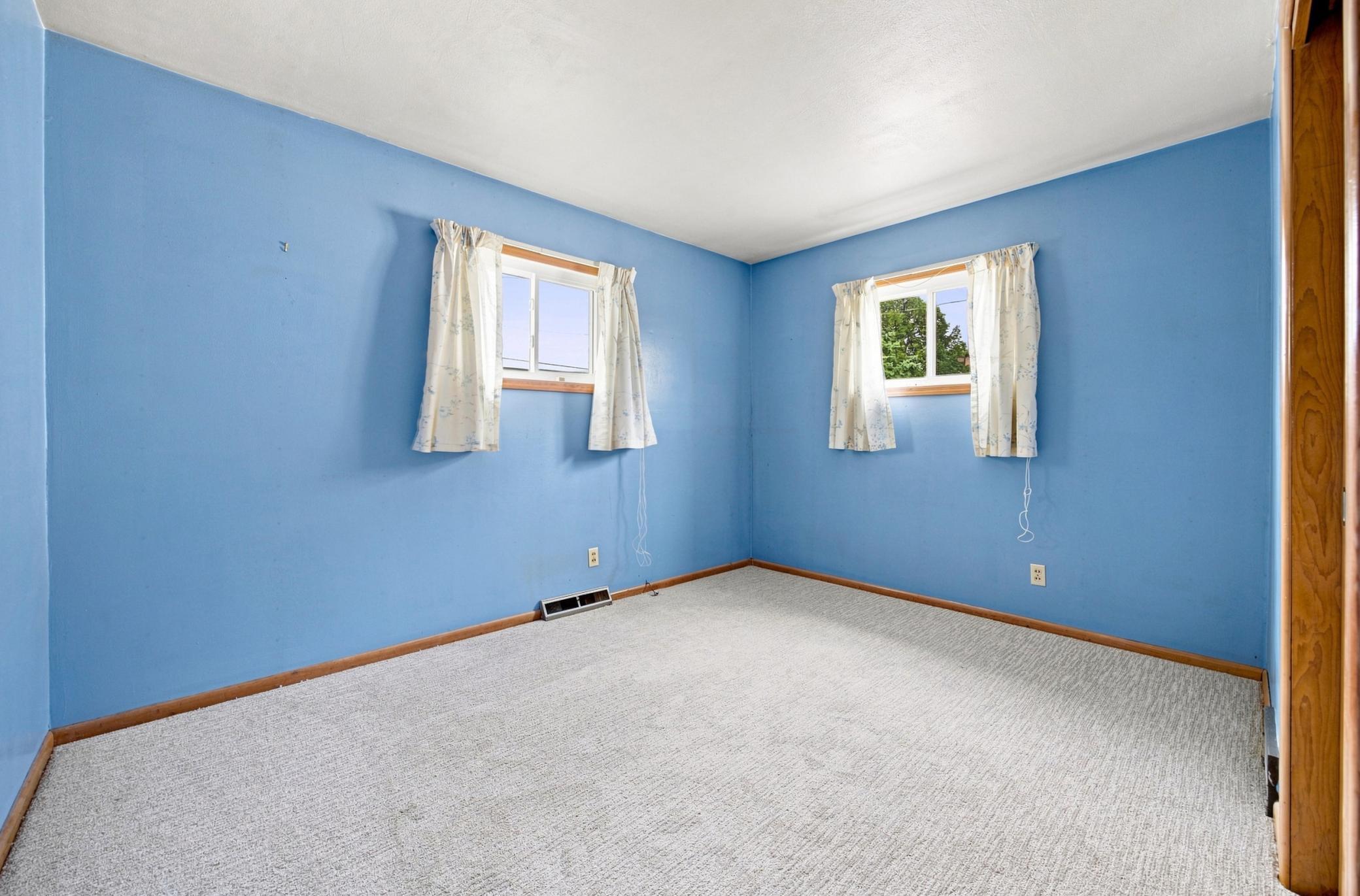 1959 single family home for sale at 1713 17th Street S in Fargo, ND — 4 bed, 2 bath (photo 10 of 28)