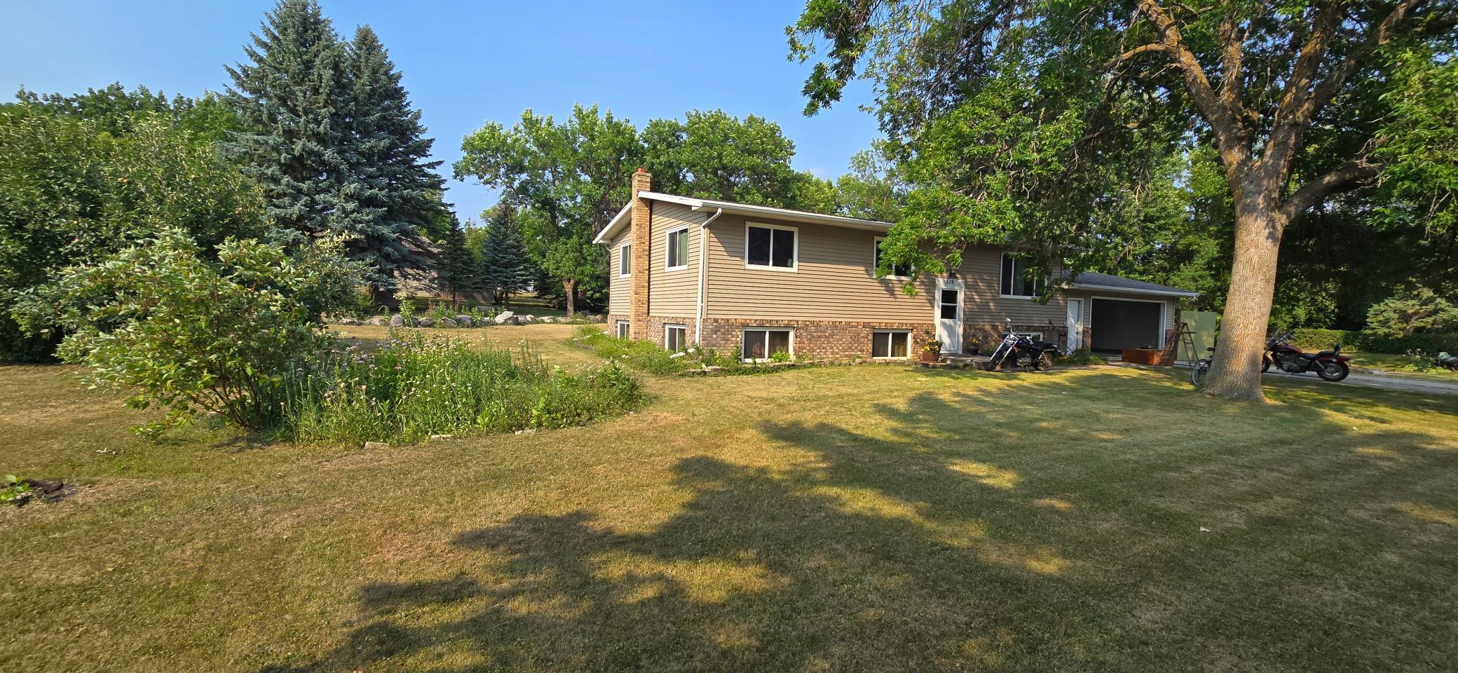 1976 single family home for sale at 519 1st Avenue SE in Rothsay, MN — 3 bed, 2 bath (photo 5 of 28)