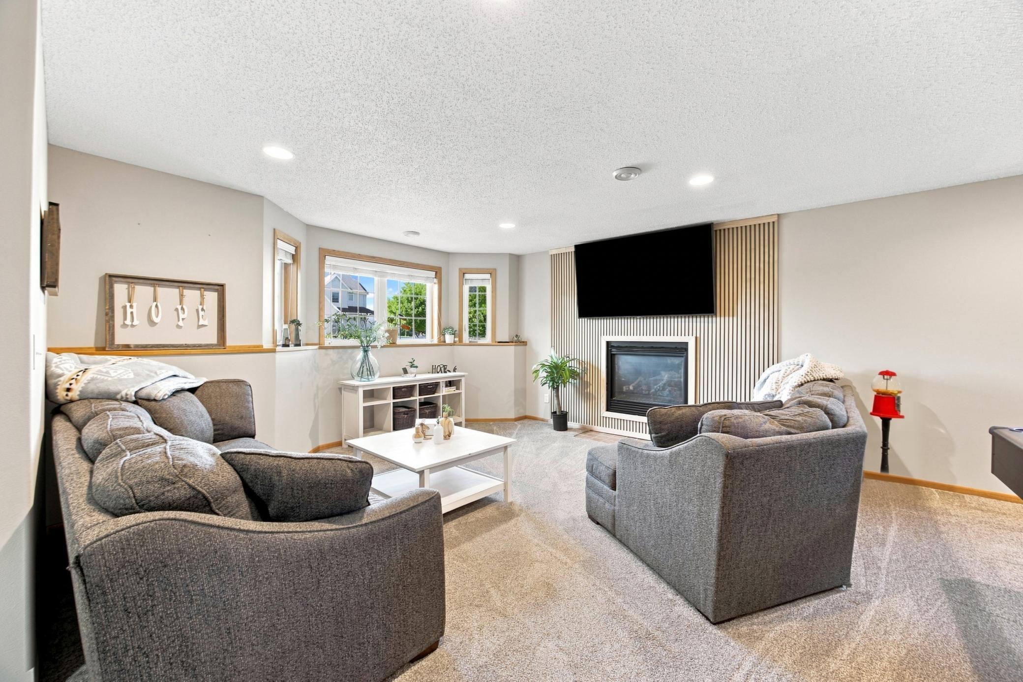 2005 single family home for sale at 616 Lexington Lane in Moorhead, MN — 5 bed, 3 bath (photo 16 of 34)