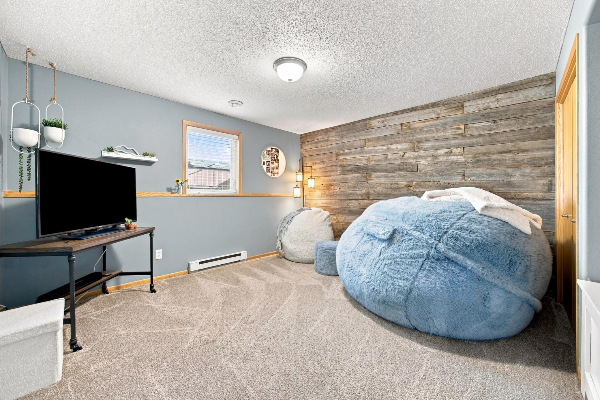 2005 single family home for sale at 616 Lexington Lane in Moorhead, MN — 5 bed, 3 bath (photo 21 of 34)