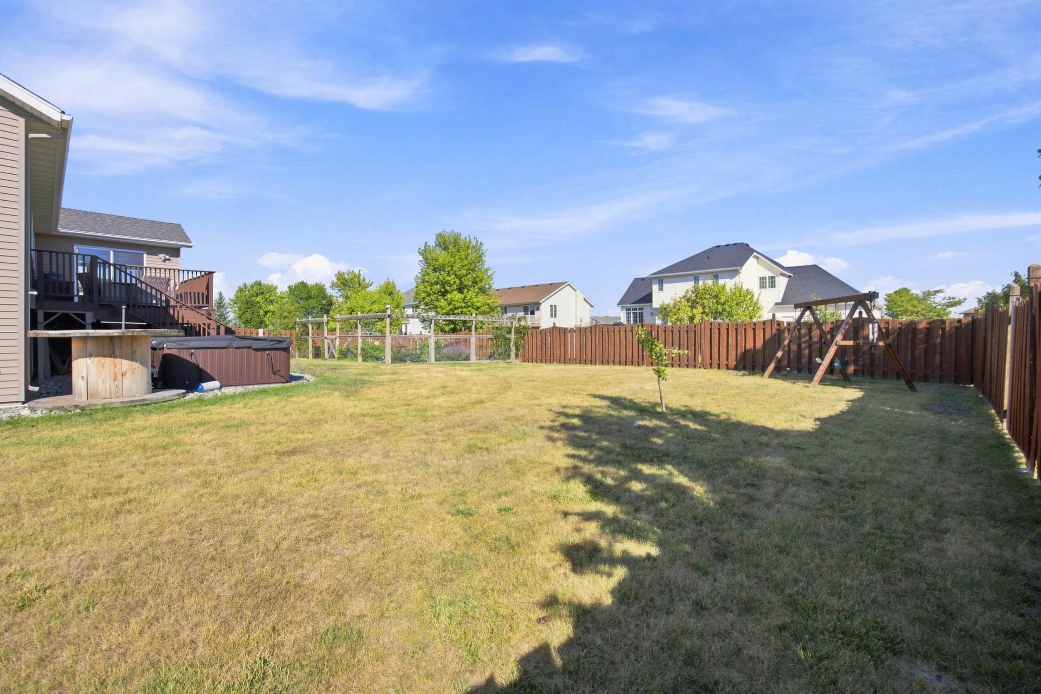 2005 single family home for sale at 616 Lexington Lane in Moorhead, MN — 5 bed, 3 bath (photo 28 of 34)