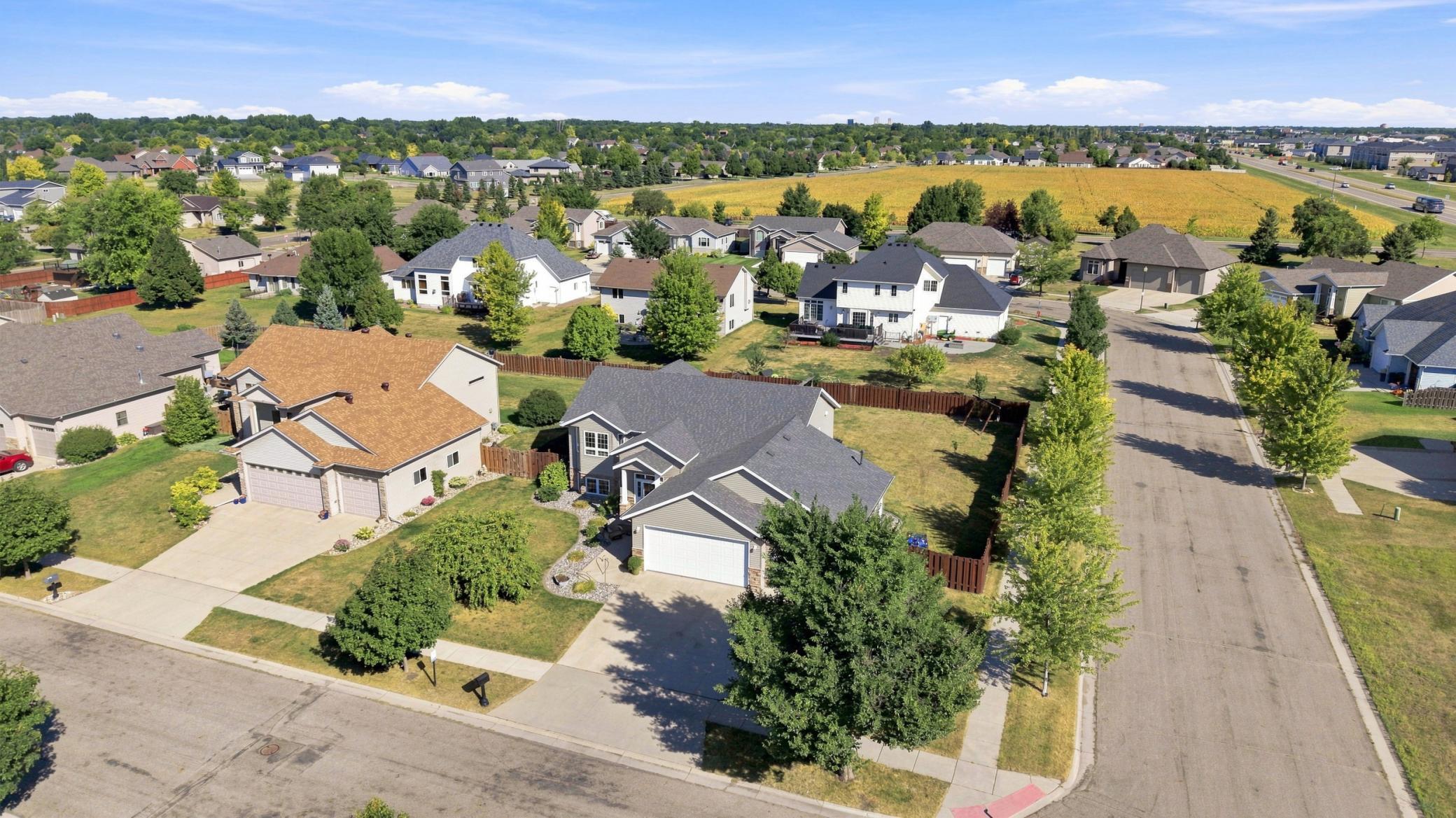 2005 single family home for sale at 616 Lexington Lane in Moorhead, MN — 5 bed, 3 bath (photo 29 of 34)