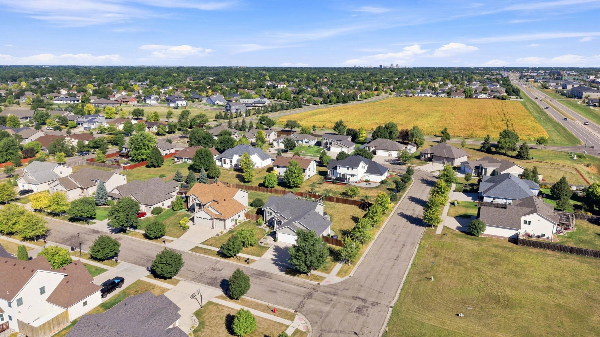 2005 single family home for sale at 616 Lexington Lane in Moorhead, MN — 5 bed, 3 bath (photo 33 of 34)