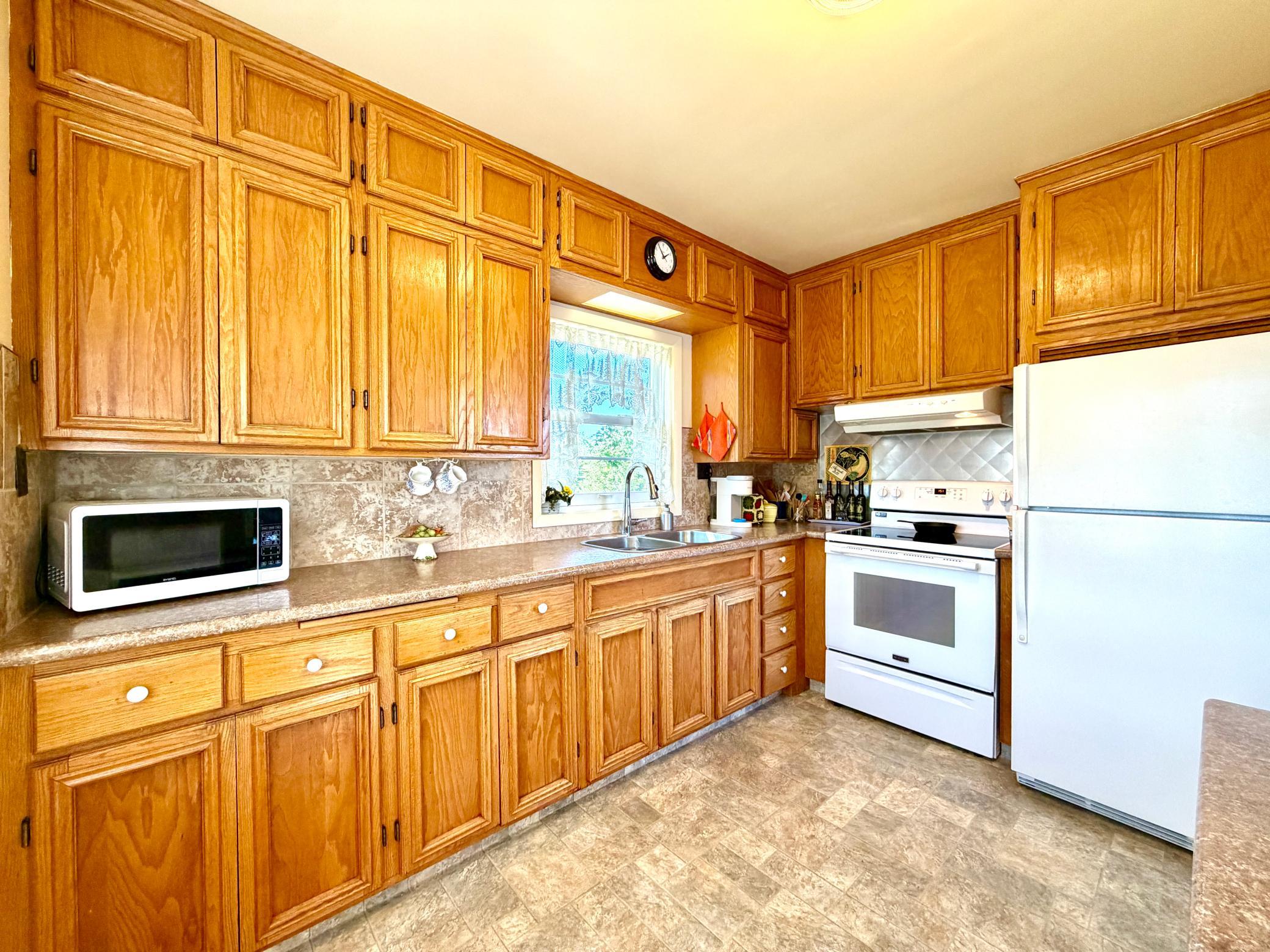 1949 single family home for sale at 2001 S Lake Irving Drive SW in Bemidji, MN — 2 bed, 1 bath (photo 12 of 68)