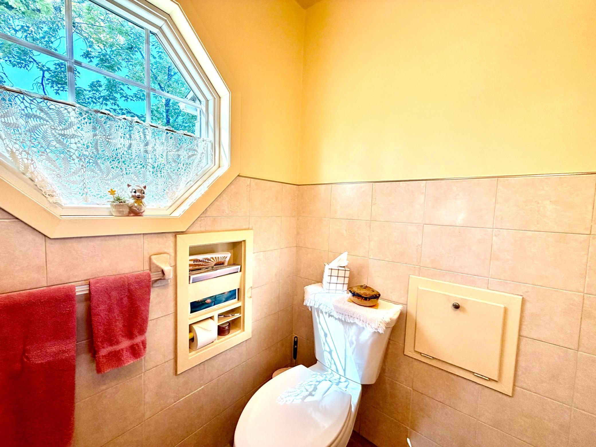 1949 single family home for sale at 2001 S Lake Irving Drive SW in Bemidji, MN — 2 bed, 1 bath (photo 25 of 68)