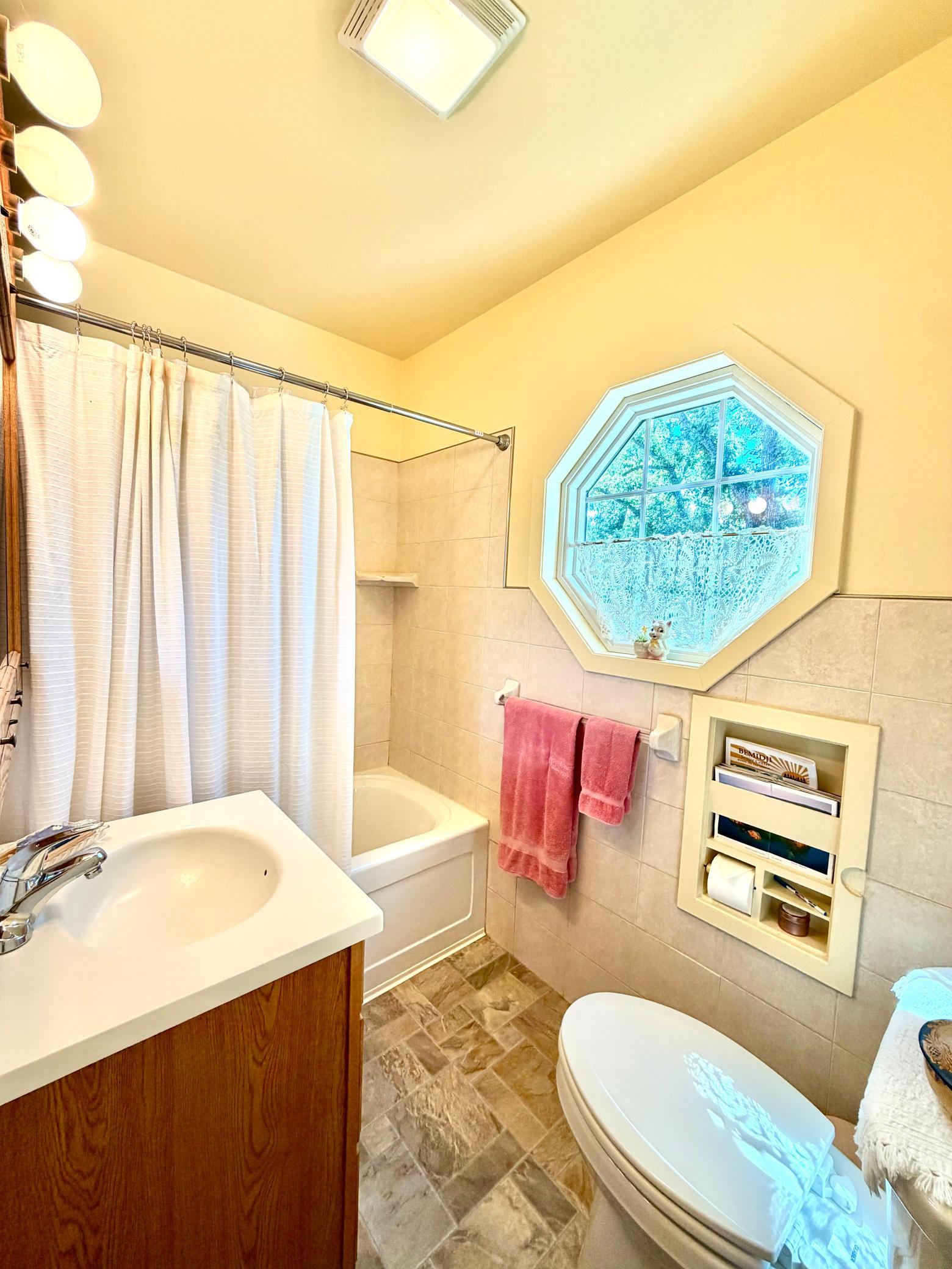 1949 single family home for sale at 2001 S Lake Irving Drive SW in Bemidji, MN — 2 bed, 1 bath (photo 26 of 68)