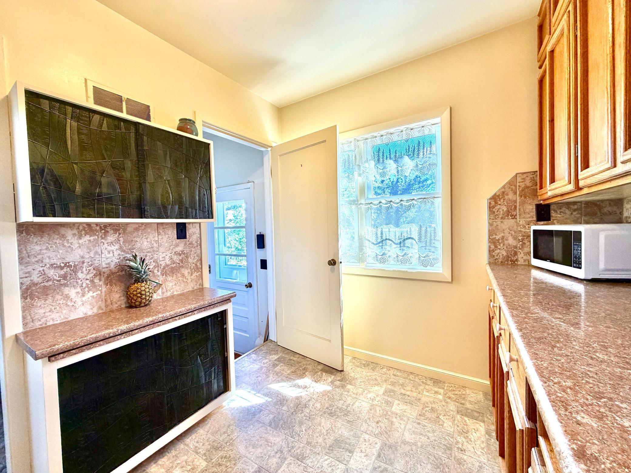 1949 single family home for sale at 2001 S Lake Irving Drive SW in Bemidji, MN — 2 bed, 1 bath (photo 10 of 68)