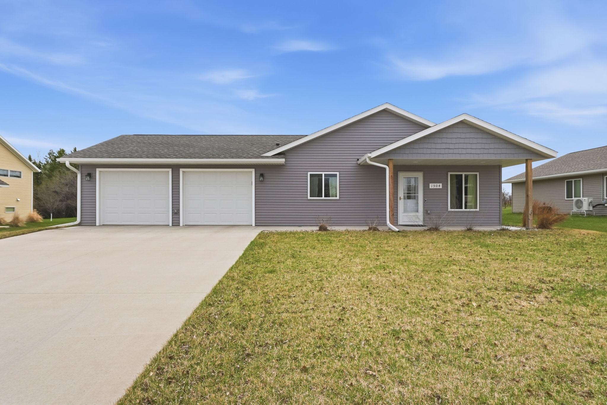 2022 single family home for sale at 1504 Jasmine Drive in Alexandria, MN — 3 bed, 1 bath (photo 2 of 18)