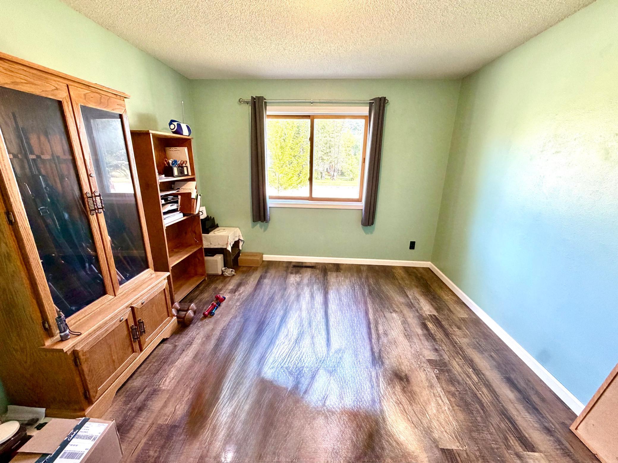 1993 single family home for sale at 313 10th Avenue NE in Roseau, MN — 3 bed, 1 bath (photo 11 of 13)