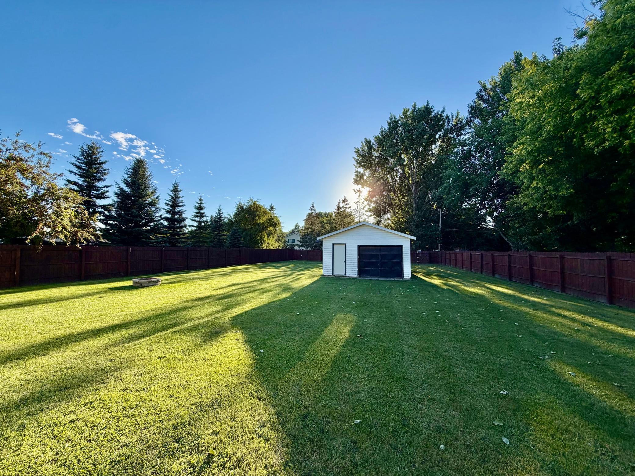 1993 single family home for sale at 313 10th Avenue NE in Roseau, MN — 3 bed, 1 bath (photo 3 of 13)