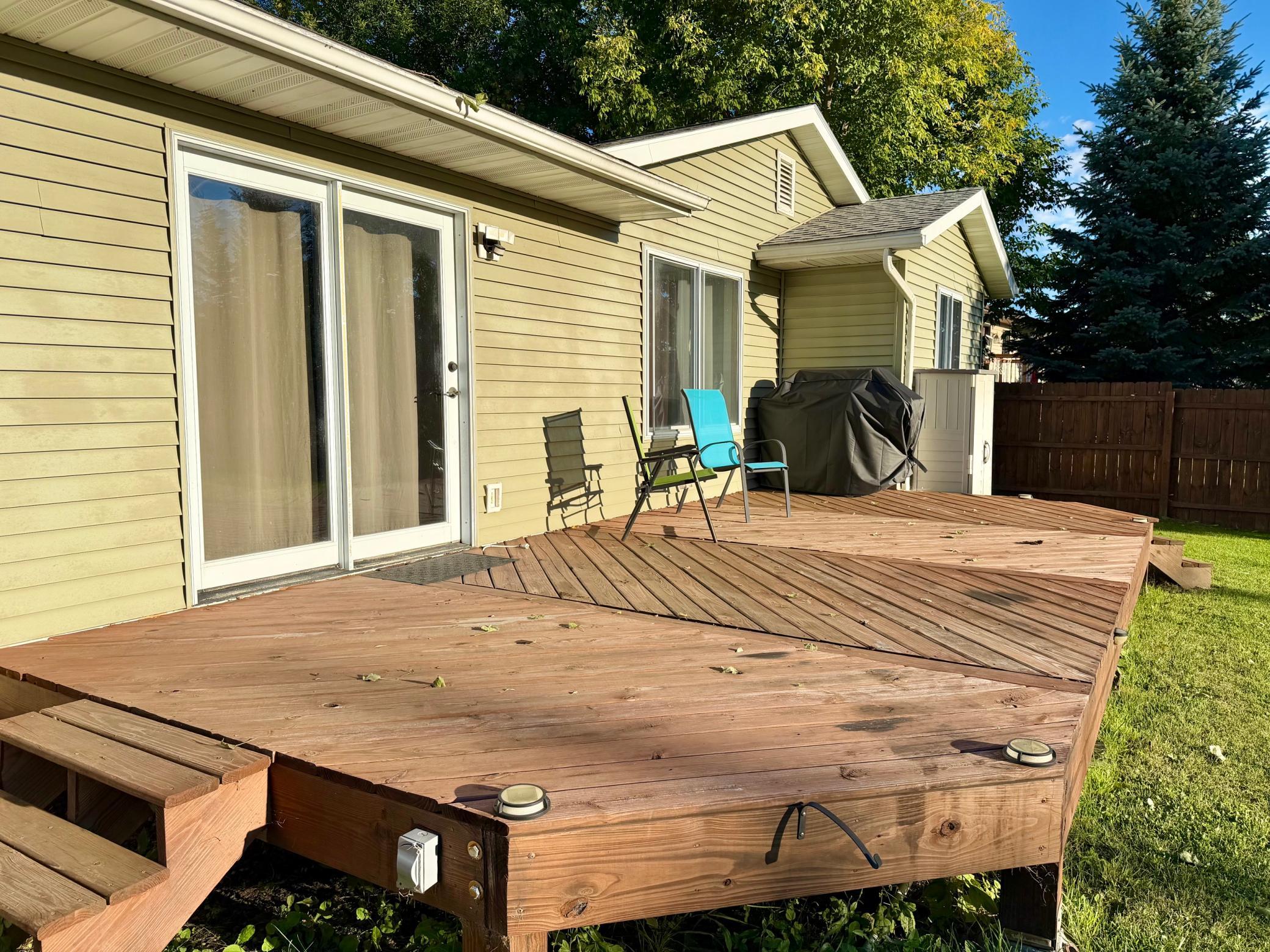 1993 single family home for sale at 313 10th Avenue NE in Roseau, MN — 3 bed, 1 bath (photo 5 of 13)