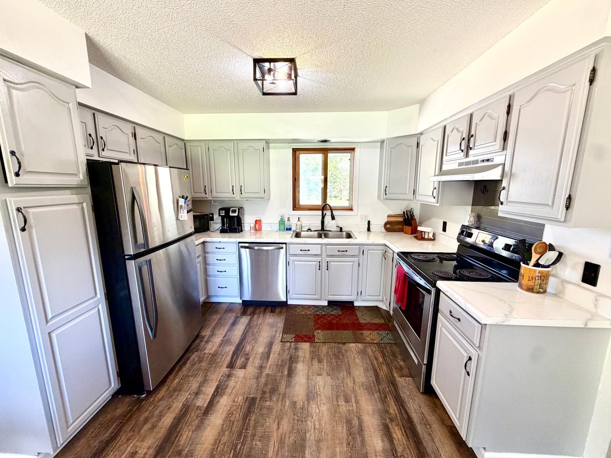 1993 single family home for sale at 313 10th Avenue NE in Roseau, MN — 3 bed, 1 bath (photo 7 of 13)