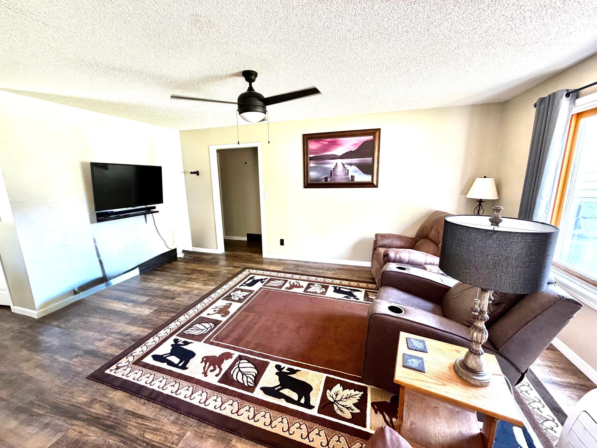 1993 single family home for sale at 313 10th Avenue NE in Roseau, MN — 3 bed, 1 bath (photo 8 of 13)