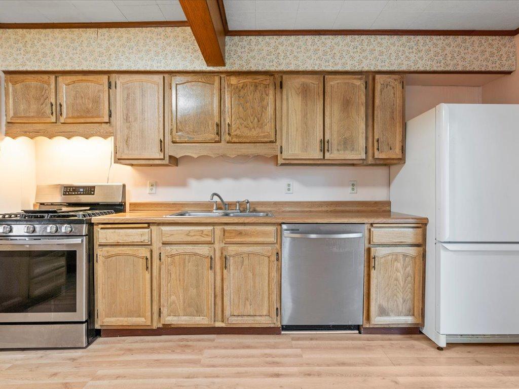 1940 single family home for sale at 1505 Pine Street in Brainerd, MN — 4 bed, 2 bath (photo 11 of 29)