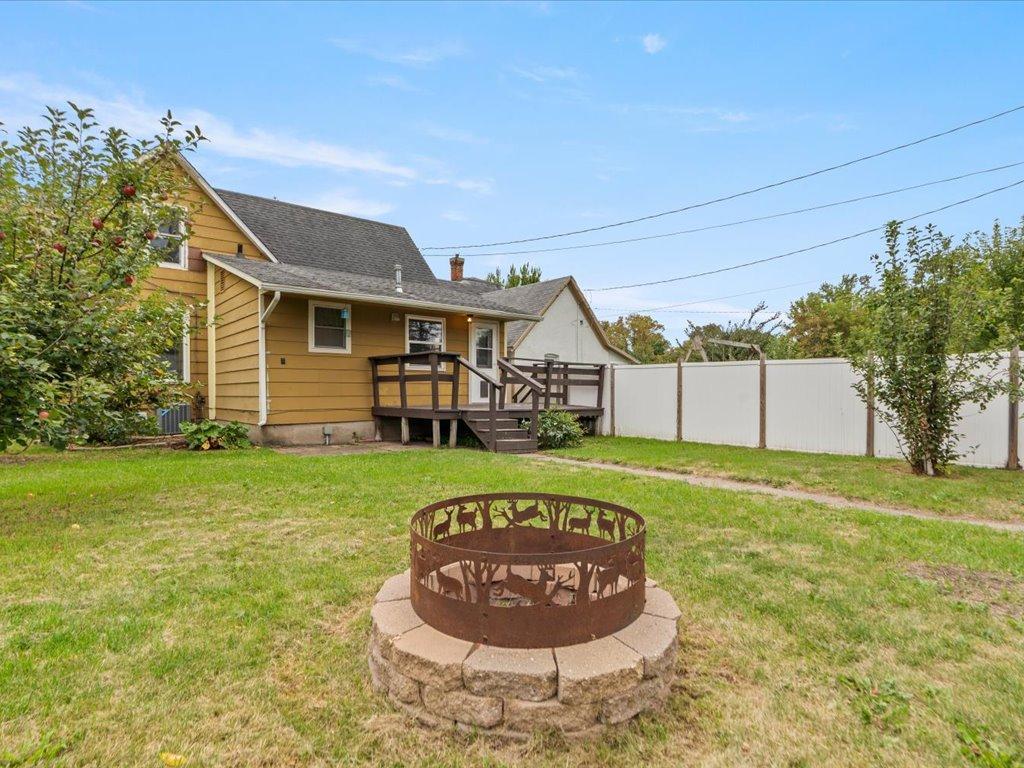 1940 single family home for sale at 1505 Pine Street in Brainerd, MN — 4 bed, 2 bath (photo 3 of 29)