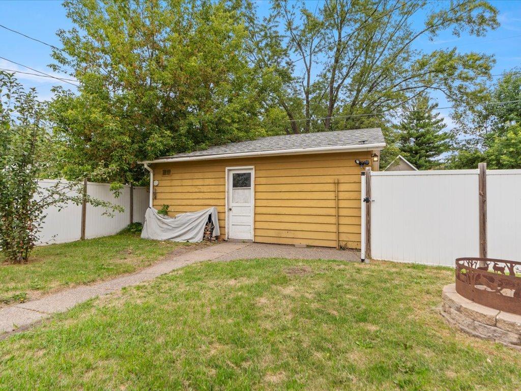 1940 single family home for sale at 1505 Pine Street in Brainerd, MN — 4 bed, 2 bath (photo 23 of 29)