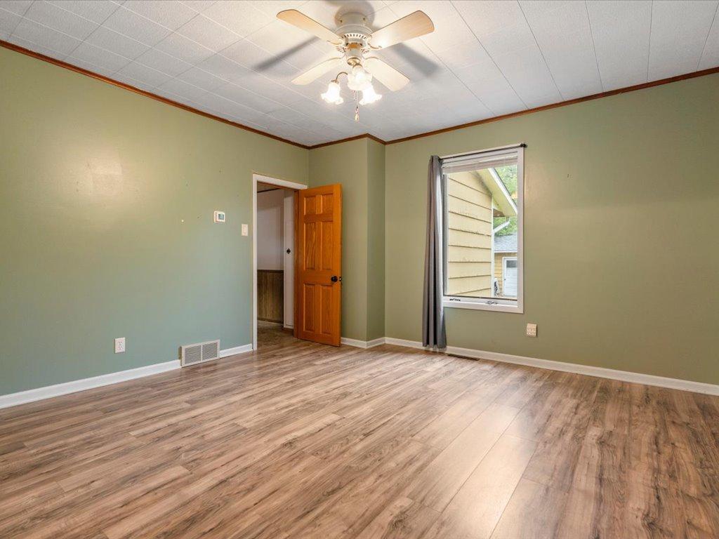 1940 single family home for sale at 1505 Pine Street in Brainerd, MN — 4 bed, 2 bath (photo 6 of 29)