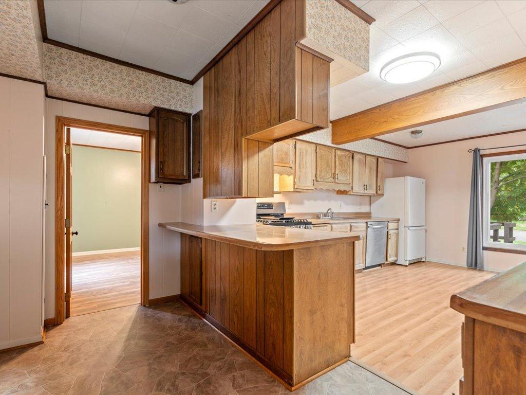 1940 single family home for sale at 1505 Pine Street in Brainerd, MN — 4 bed, 2 bath (photo 8 of 29)