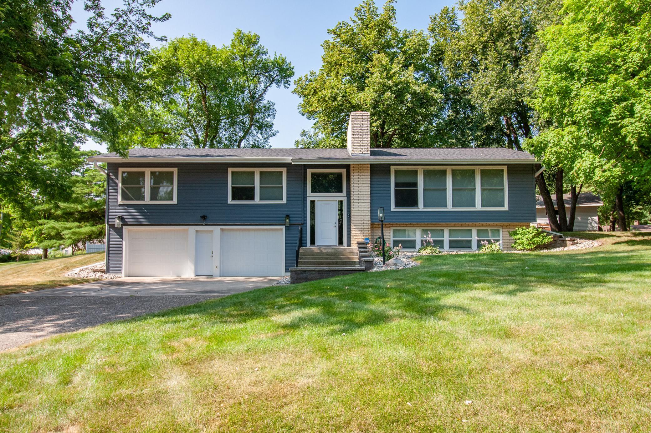 1968 single family home for sale at 1426 Hoot Lake Drive in Fergus Falls, MN — 4 bed, 3 bath