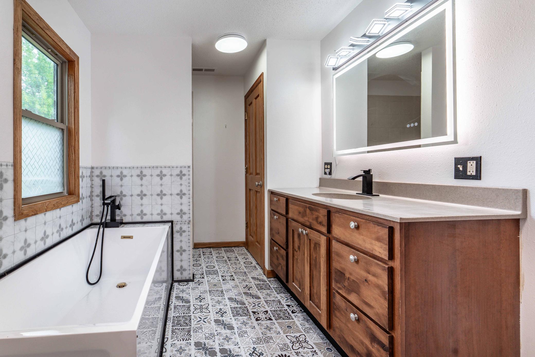 1960 single family home for sale at 408 2nd Street SE in Pelican Rapids, MN — 4 bed, 3 bath (photo 27 of 75)