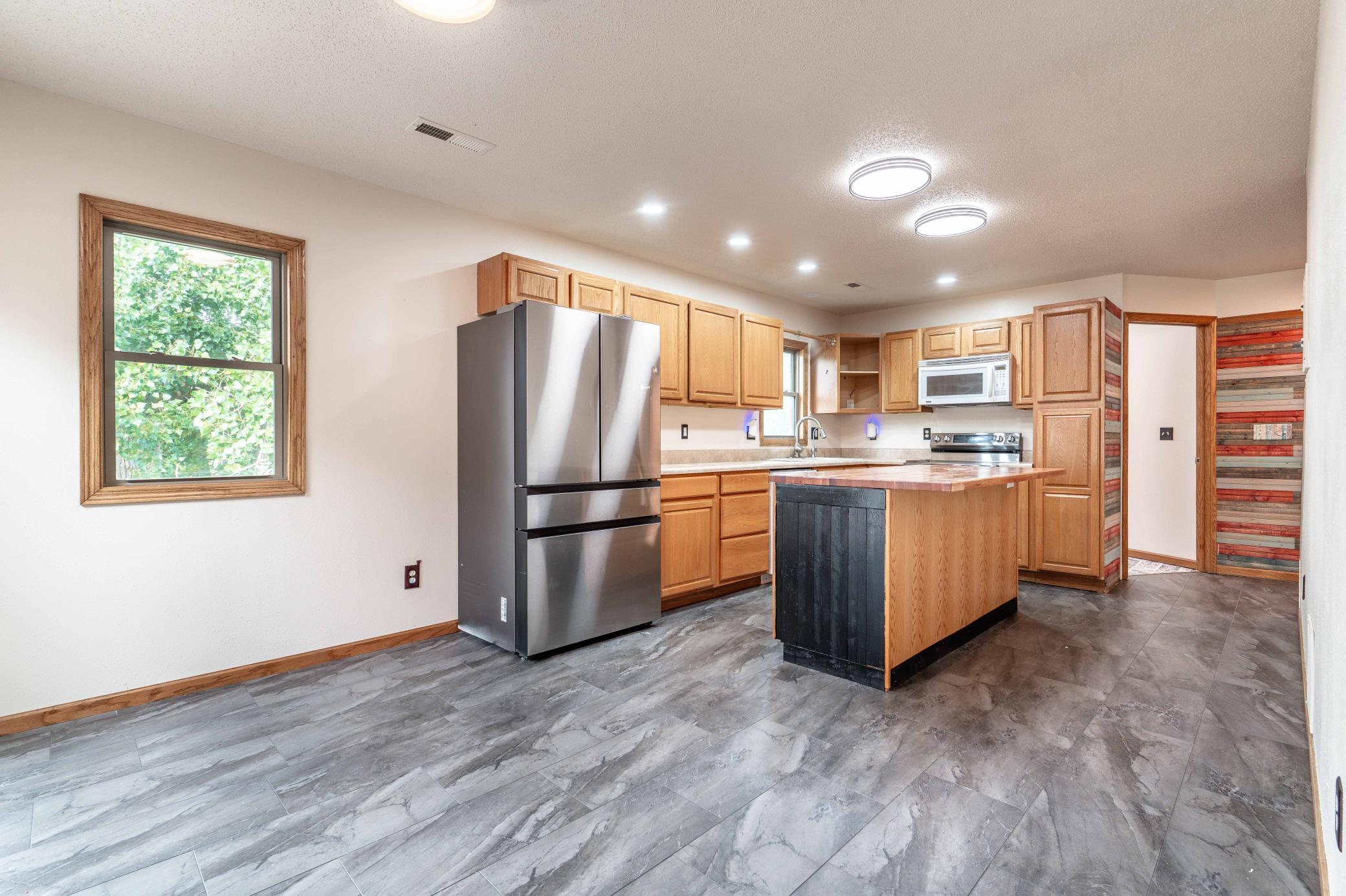 1960 single family home for sale at 408 2nd Street SE in Pelican Rapids, MN — 4 bed, 3 bath (photo 29 of 75)