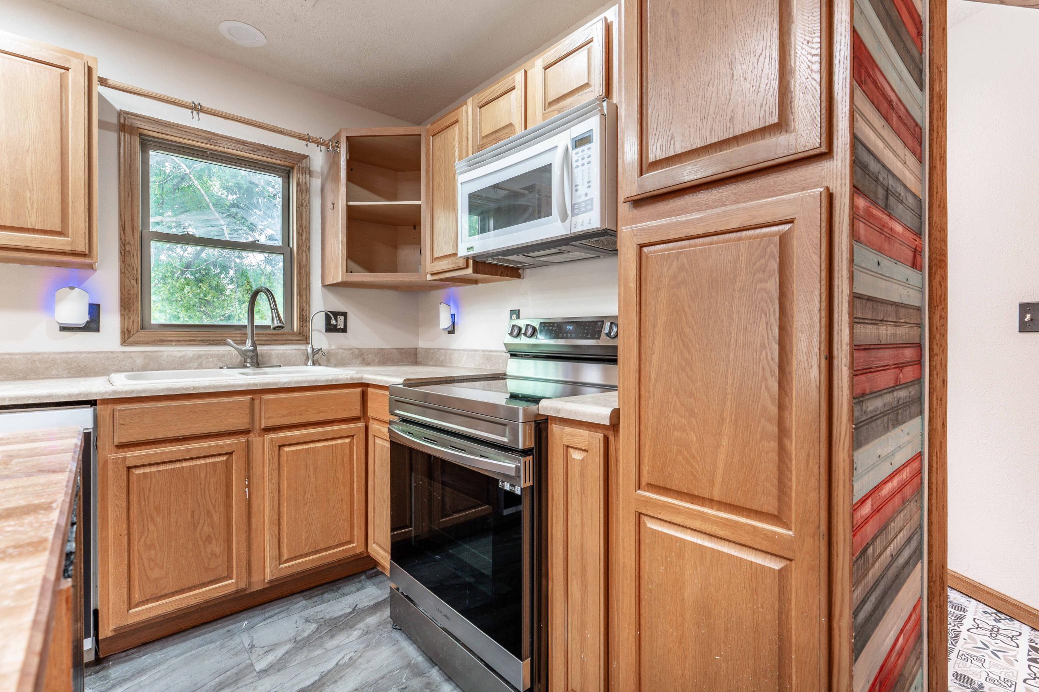1960 single family home for sale at 408 2nd Street SE in Pelican Rapids, MN — 4 bed, 3 bath (photo 34 of 75)