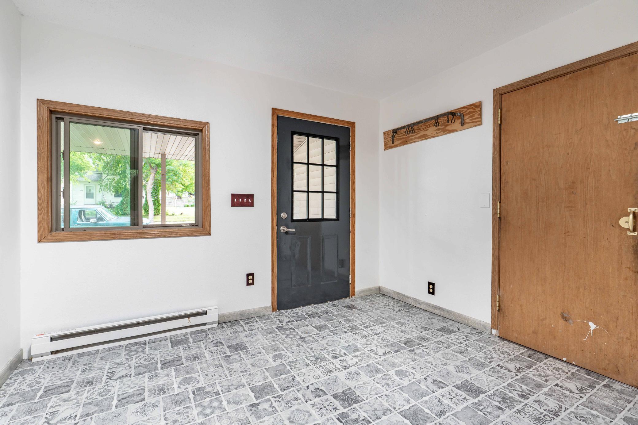 1960 single family home for sale at 408 2nd Street SE in Pelican Rapids, MN — 4 bed, 3 bath (photo 37 of 75)