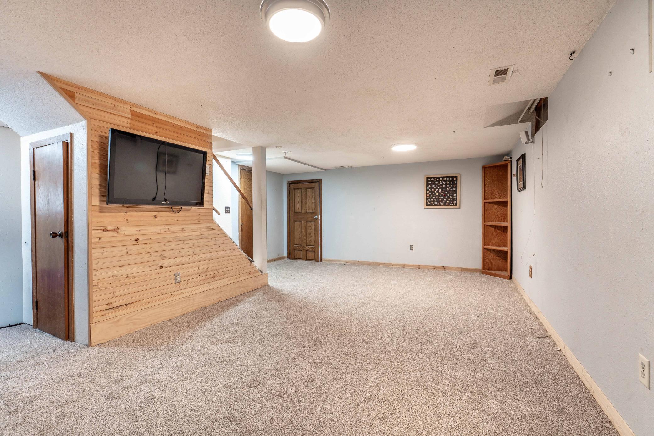 1960 single family home for sale at 408 2nd Street SE in Pelican Rapids, MN — 4 bed, 3 bath (photo 52 of 75)