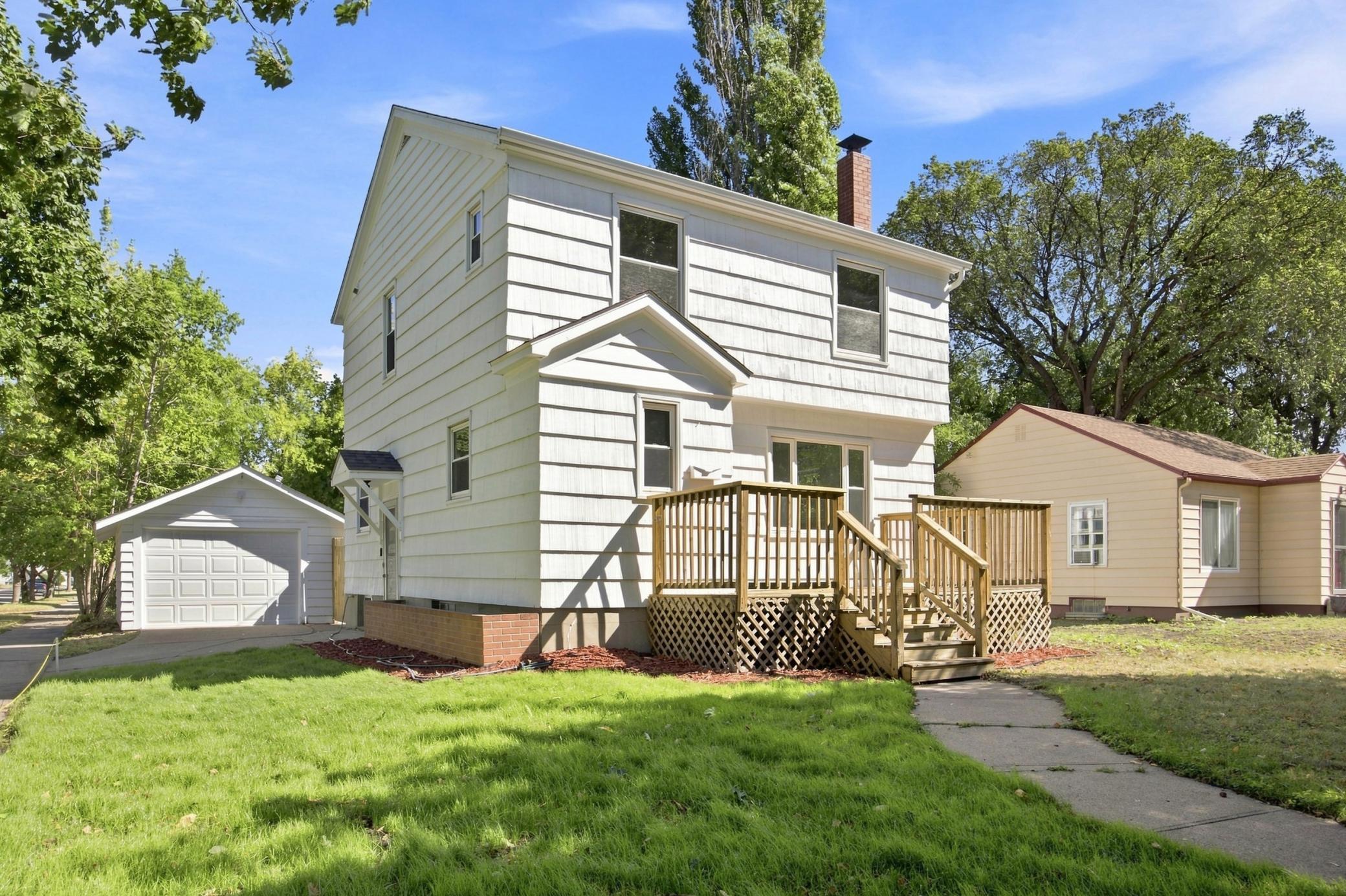 1102 2nd Street S, Moorhead, MN