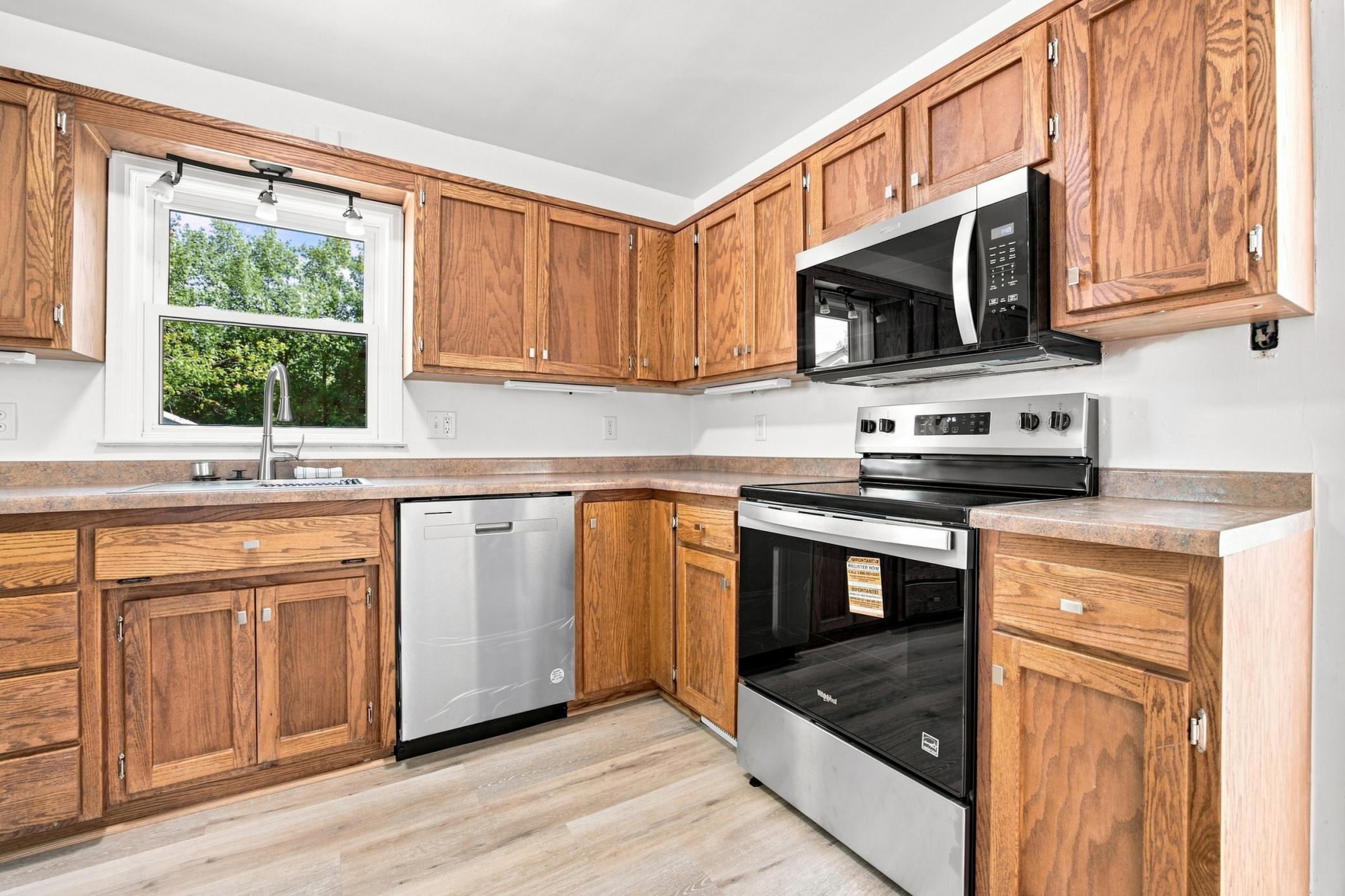 1948 single family home for sale at 1102 2nd Street S in Moorhead, MN — 4 bed, 2 bath (photo 13 of 44)