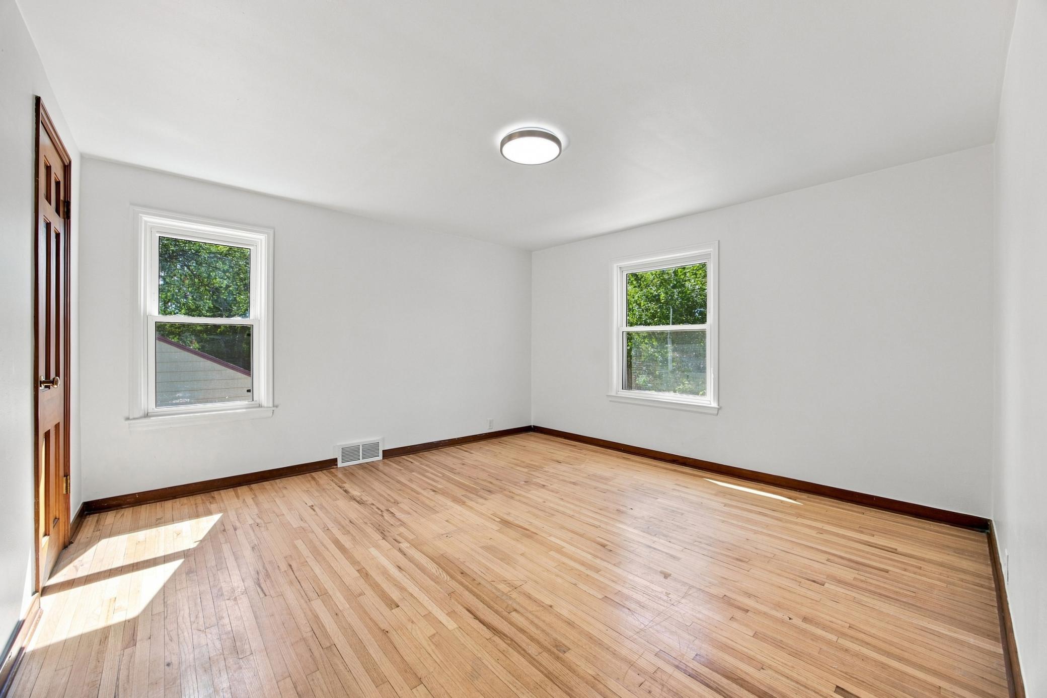 1948 single family home for sale at 1102 2nd Street S in Moorhead, MN — 4 bed, 2 bath (photo 16 of 44)
